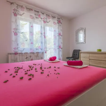 In 39232 Apartment *