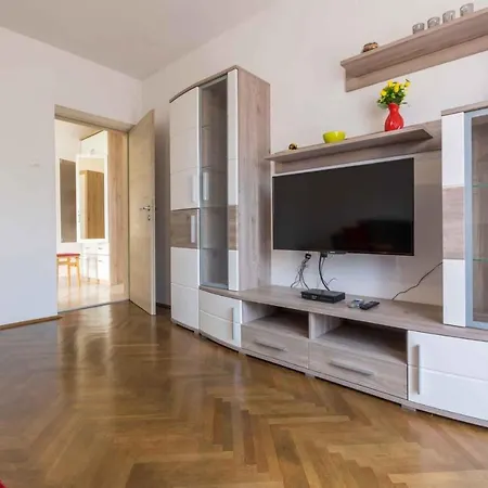 In 39232 Apartment *