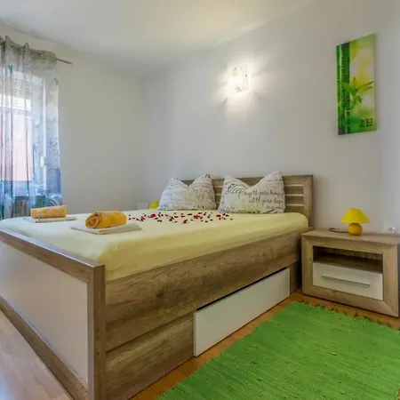 In 39232 Apartment *